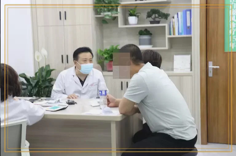 为什么手上长了一大片白斑是白癜风吗