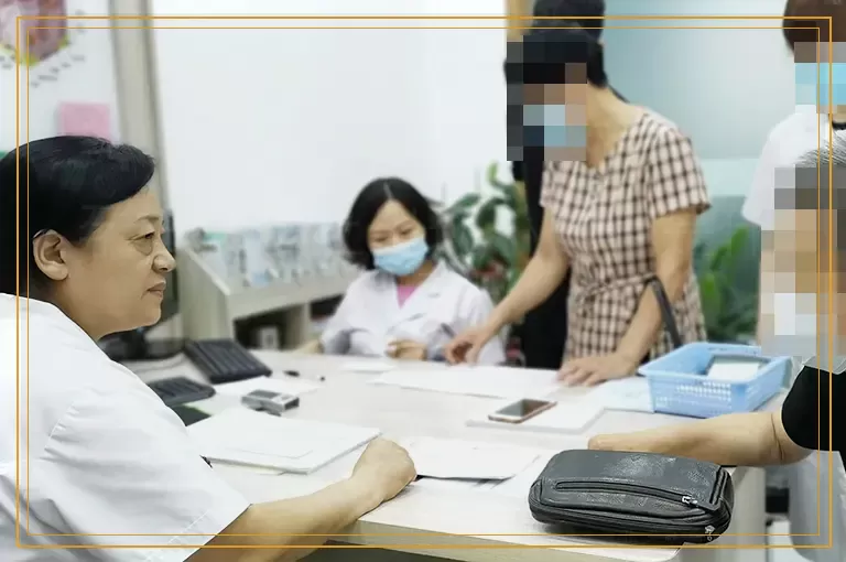 孕妇肚子上出现小白点是什么情况