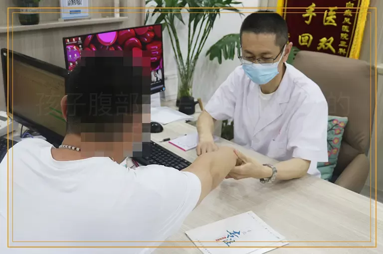 孩子腹部有一块手心大小的白斑怎么办